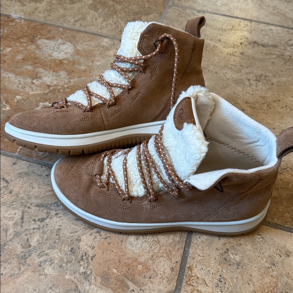 UGG CHESTNUT WATERPROOF LAKESIDER HERITAGE MID SNEAKER BOOTS and care kit